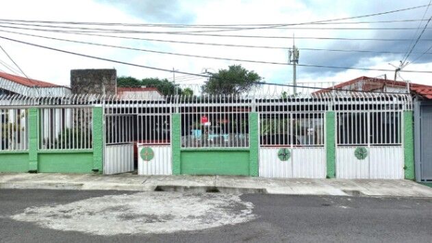 Venta de Casa en Moravia-San Vicente. RAH 25-47 in San Vicente, Moravia, San José — ₡ 175 000 000