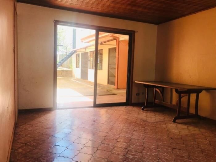  Venta Casa Grande en Santa Barbara Heredia en Santa Bárbara, Heredia — $196,500