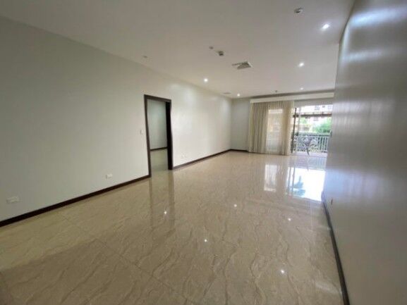 Se vende espacioso apartamento para inversión en San Rafael Escazú 25-692 in San Rafael, Escazú, San José — $290,000