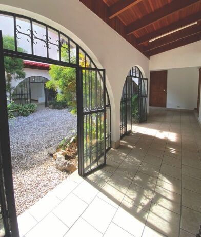 ALQUILER DE CASA AMPLIA, SAN JOSE, ROHRMOSER en Pavas, San José — $6,500