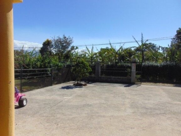 Se vende casa con amplio lote en Buena vista de Barva 23-1445 en Barva, Heredia — ₡ 145 000 000