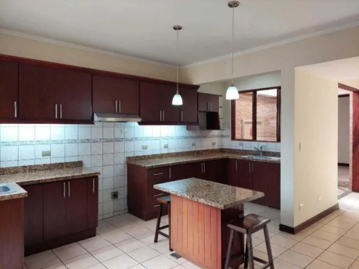 Se alquila casa en Santa Ana San José 27-49 in Santa Ana, San José — $2,300