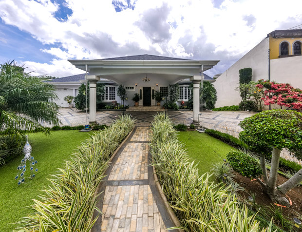 Se Vende Casa de Lujo Contemporanea en Los Laureles Escazu in San Rafael, Escazú, San José — $1,200,000