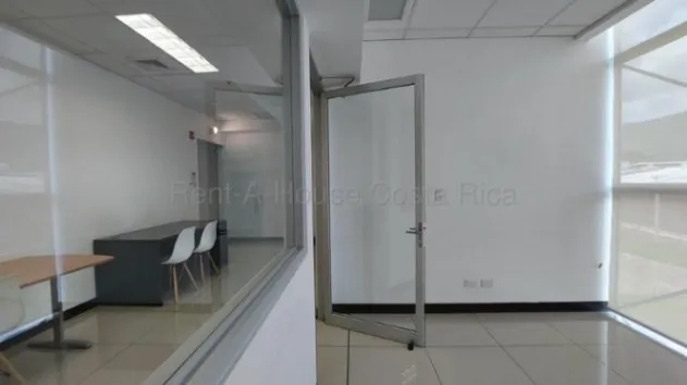 Alquiler de Oficina en Torre Comercial de Plaza Murano-Santa Ana. RAH 26-1975 PISO 2 NEGOCIABLE in Santa Ana, San José — $1,463 - Photo 2 of 19