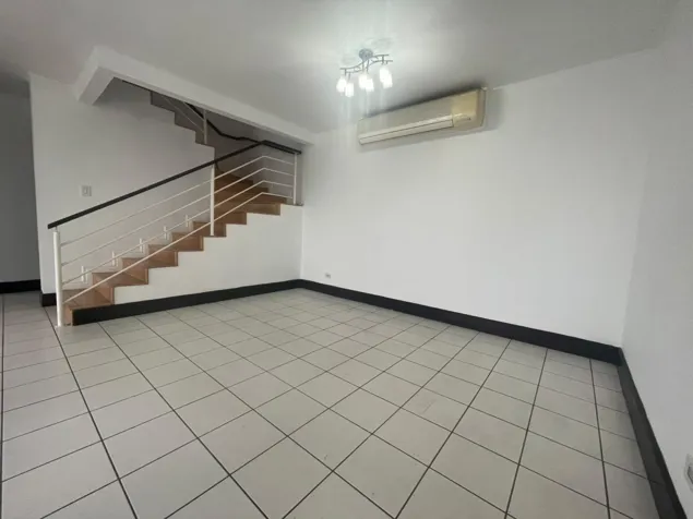 Venta de Oportunidad PentHouse Brisas del Oeste en Mata Redonda, San José — $225,000