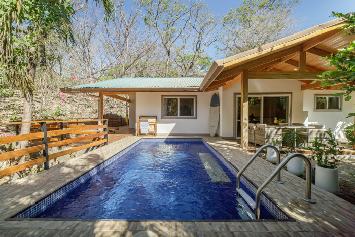 Casa con Piscina Privada en Nosara a Solo 5 Minutos de Playa Pelada en Nosara, Nicoya, Guanacaste — $749,000