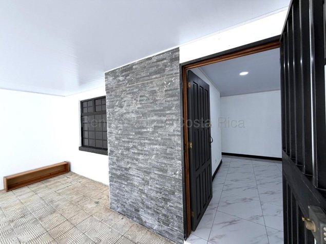 Alquiler de Casa de 3 Habitaciones en Sabanilla Montes de Oca en Sabanilla, Montes De Oca, San José — $1,590 - Foto 2 de 12