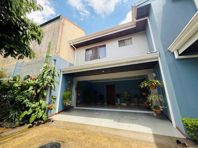 Venta de Casa en Condominio en La Uruca en Uruca, San José — $230,000 - Foto 3 de 24