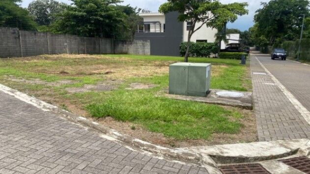 Lote en venta en Condominio Cima Real, La Guácima – 325 m² listos para construir in Guácima, Alajuela — $80,000