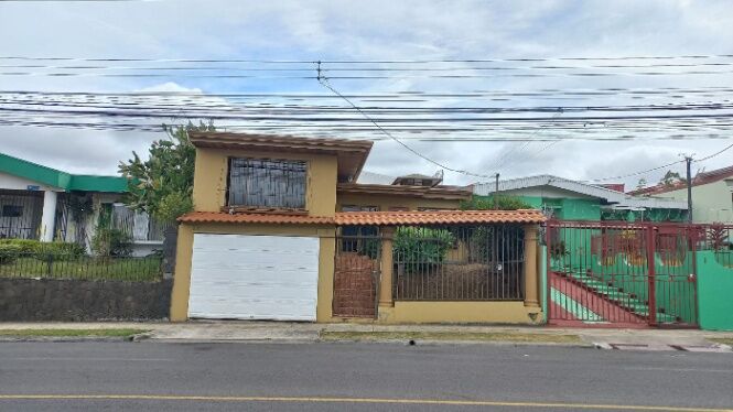 Houser for Sale en Mercedes, Heredia — ₡ 115 000 000