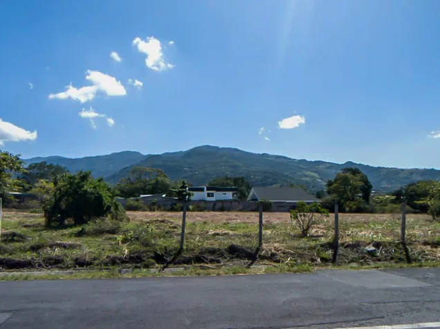 Venta de Lote Plano cerca de Santa Ana Trade Center y la Ruta27 en Uruca, Santa Ana, San José — ₡ 120 000 000