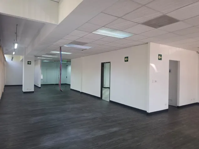 Estrategia y Prestigio en el Corazón de Sabana Sur: Oficina de 244m² en Mata Redonda, San José — $3,904 - Foto 3 de 6