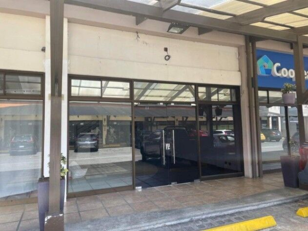 Se vende local comercial en San Rafael Escazú 26-185 en San Rafael, Escazú, San José — $230,000