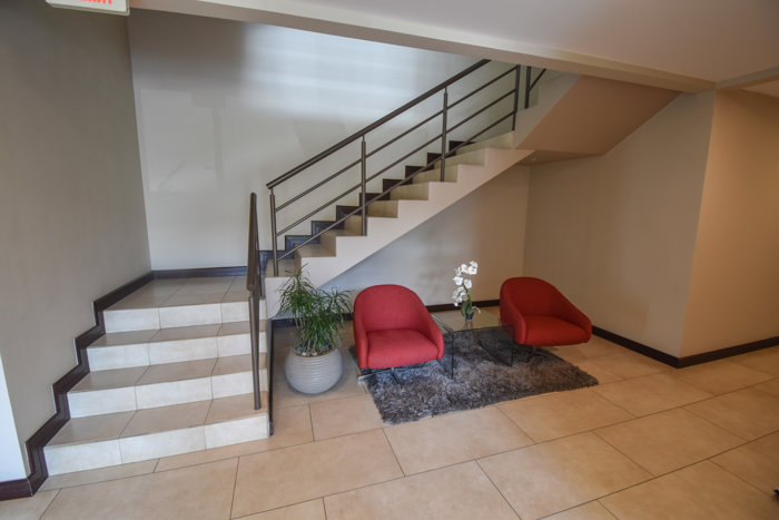 Apartamento de 2 Habitaciones + Sala de TV en Torres de Velarde en Ulloa, Heredia — $185,000 - Foto 3 de 34