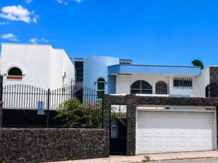 Casa de 3 habitaciones con uso de suelo mixto