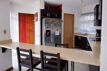 Casa de 3 niveles con amplio espacio y entorno familiar en Cartago #26-1812 GS en Concepción, La Unión, Cartago — $495,000 - Foto 5 de 15