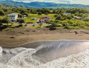 Casa de Lujo Frente al Mar con Piscina Privada en Playa Hermosa