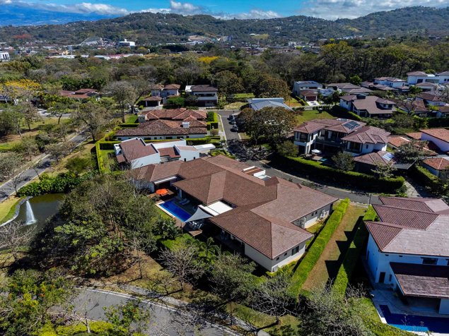 Exclusiva Residencia de Lujo de Una Planta en Santa Ana in Uruca, Santa Ana, San José — $2,975,000 - Photo 2 of 30