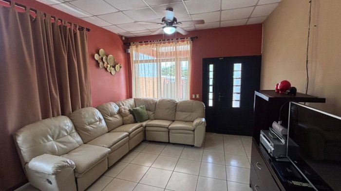 Lindos acabados en lindo vecindario de Atenas! in Atenas, Alajuela — $199,000 - Photo 2 of 13