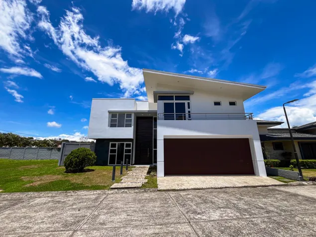 Luxury House with Arenal Volcano View | Private Residential in Quesada, San Carlos, Alajuela — ₡ 212 000 000