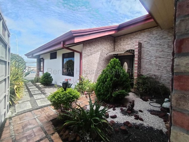 Casa esquinera con uso mixto en venta en Mercedes, Heredia en Mercedes, Heredia — ₡ 140 490 000 - Foto 3 de 10
