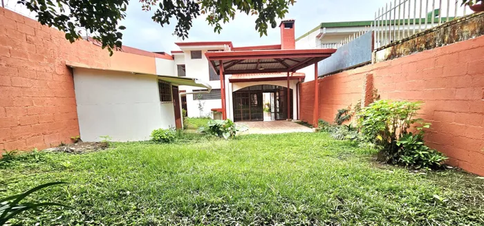 Venta de Casa en Guadalupe, San José. en Guadalupe, Goicoechea, San José — ₡ 120 000 000
