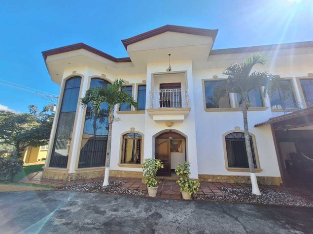 Casa Independiente en Santa Barbara de Heredia cercanías Barva en Santa Bárbara, Heredia — ₡ 228 000 000