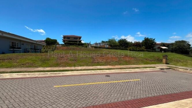 Se vende lote en La Guacima Alajuela 27-102 en Guácima, Alajuela — $135,000