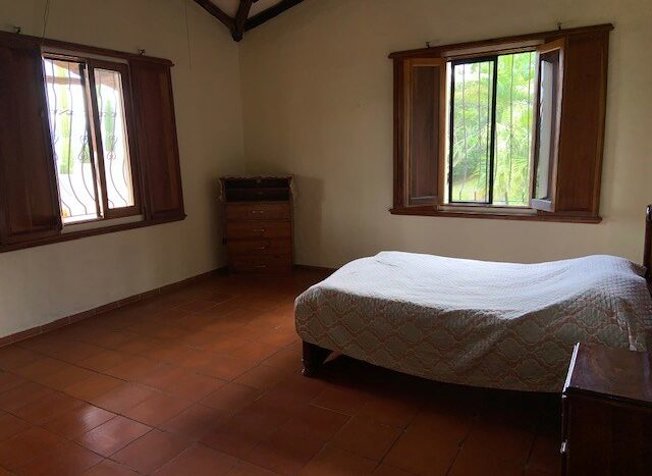 Amazing colonial-style home with guest home and storage in Atenas, Alajuela — $1,600,000 - Photo 3 of 20