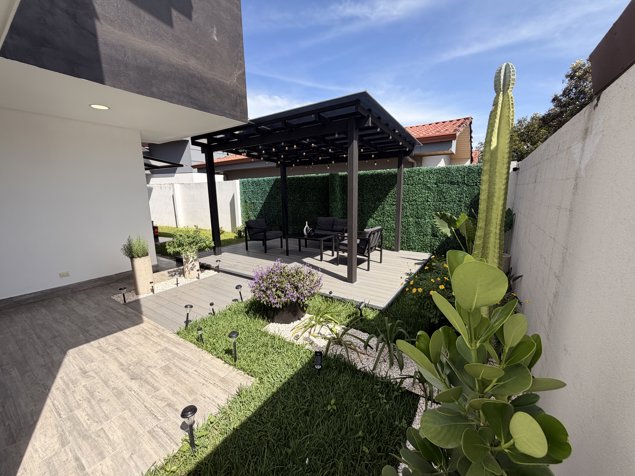 ¡Se Vende! Casa en Condominio | Puente de Piedra, Grecia en Puente De Piedra, Grecia, Alajuela — $215,000