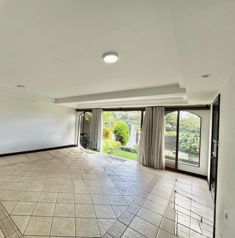 ALQUILER  AMPLIO CONDOMINIO, ESCAZÚ ALTOS LAS PALOMAS en San Rafael, Escazú, San José — $2,100 - Foto 2 de 8