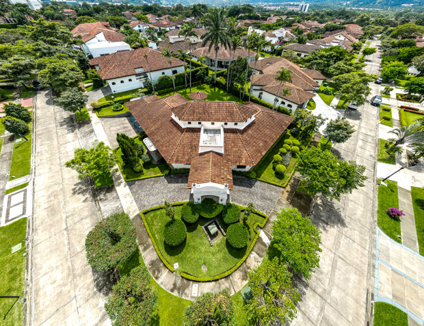 Casa de Lujo en Bosques de Lindora, a la Venta o en Alquiler in Pozos, Santa Ana, San José — $995,000