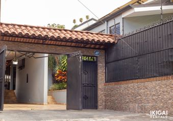 Casa de Lujo Amueblada con 4 Dormitorios y Amplio Jardín en Concepción, La Unión, Cartago — $550,000 - Foto 3 de 41