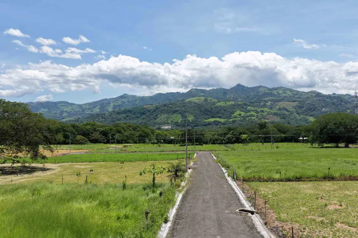 Lote plano de 5.050 m² en venta cerca de Atenas en Brisas de Mora en Atenas, Alajuela — $145,000 - Foto 2 de 10