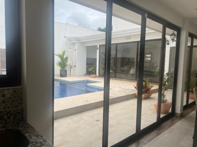 Espaciosa y cómoda casa en Jacó, Puntarenas en Jacó, Garabito, Puntarenas — $625,000