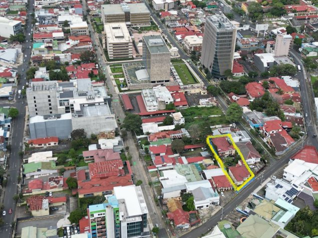 Venta de Terreno comercial en San José, con casa y apartamentos en Carmen, San José — $1,650,000 - Foto 3 de 8