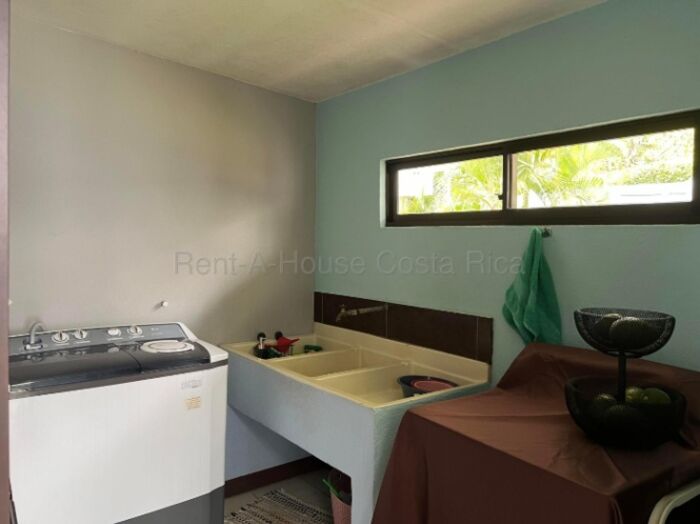 Imponente casa donde encontrarás un refugio de bienestar rodeado de naturaleza  #26-1533 GS en Barva, Heredia — $890,000