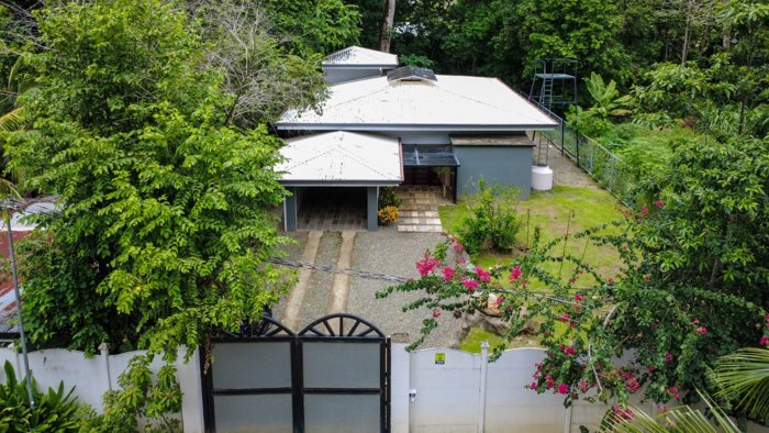 Casa Río – Casa Moderna Cerca de Dominical in Savegre, Quepos, Puntarenas — $299,999