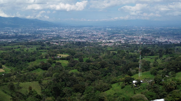 Hermosa casa en condominio de montaña in Rancho Redondo, Goicoechea, San José — $525,000 - Photo 3 of 42