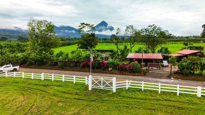 Quintas de 3mil m2 con Vista al Volcán en La Fortuna a 12min del centro in La Fortuna, San Carlos, Alajuela — ₡ 80 000 000 - Photo 2 of 10