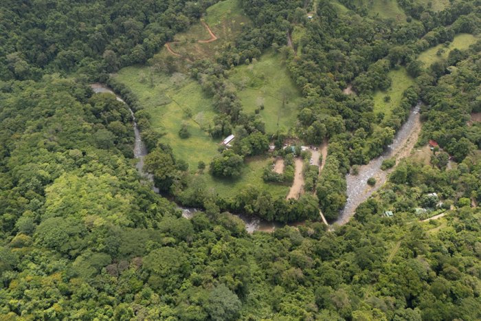 SE VENDE FINCA EN DOMINICAL CON VISTAS AL MAR Y NACIENTES DE AGUA EN 55 HECTAREAS in Barú, Pérez Zeledón, San José — $990,000