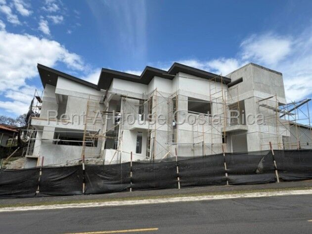 CASA EN VENTA EN CONDOMINIO TIERRAS DEL CAFÈ HEREDIA en Ulloa, Heredia — ₡ 348 000 000