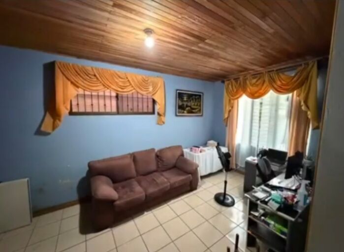 BELLÍSIMA CASA EN ATENAS CENTRO.  in Atenas, Alajuela — ₡ 135 000 000