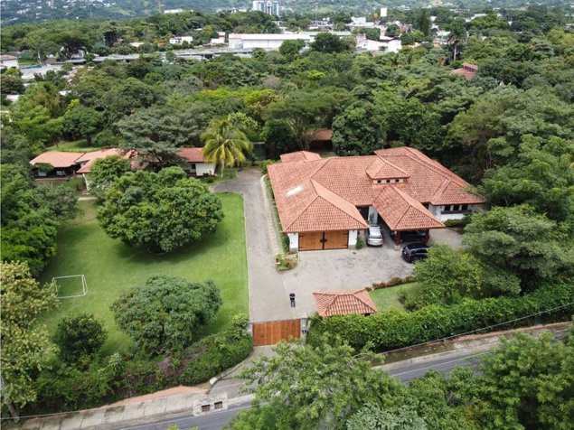 Preciosa y Exclusiva Residencia de Lujo en Santa Ana, Costa Rica in Pozos, Santa Ana, San José — $2,300,000