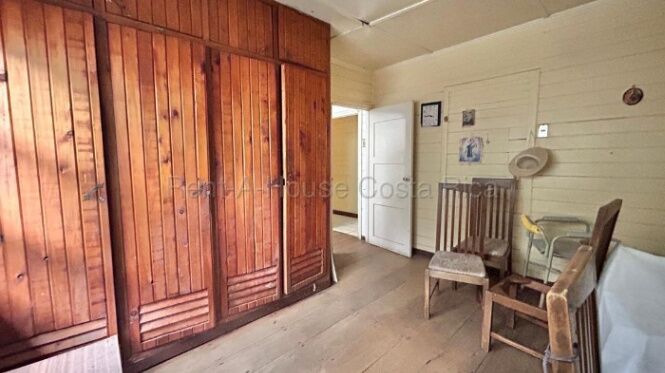 Venta de Propiedad de Uso Mixto en Zapote-San José. RAH 26-1505 in Zapote, San José — $130,000