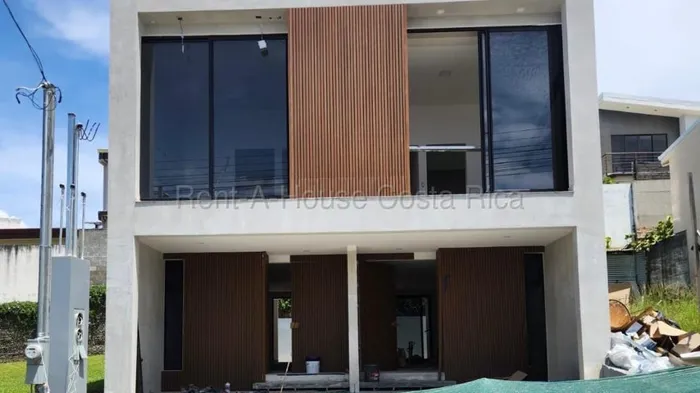 Alquiler de Moderno Apartamento DUPLEX en ULLOA-Heredia. RAH 27-867 en Ulloa, Heredia — ₡ 600 000