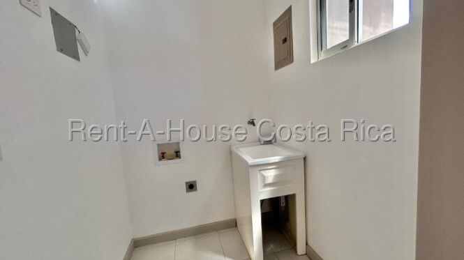 Venta de Casa en San Antonio de Alajuela. RAH 26-1403 in San Antonio, Alajuela — $139,000 - Photo 2 of 11