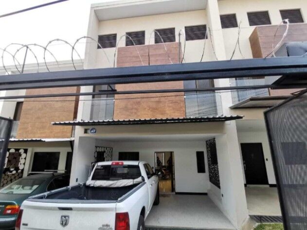 VENTA DE HERMOSA CASA EN SAN VICENTE, MORAVIA. 100% EN BLOCK. in San Vicente, Moravia, San José — $185,000