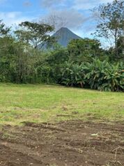 Quintas de 5,000m2 con Vista al Volcán y Corredor Biológico  en La Fortuna, San Carlos, Alajuela — 142 000 000 ₡ - Foto 3 de 7