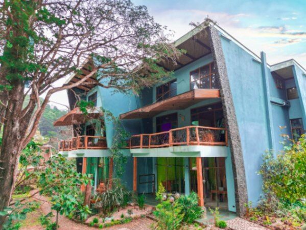 Venta de Excelente Local Comercial en San Rafael de Heredia / JB OFC Mls. 25-990 in Ángeles, San Rafael, Heredia — $1,950,000